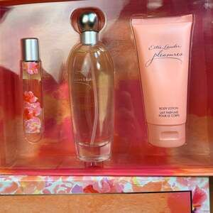 Estée Lauder Pleasures Gift Set Womens Fragrance Collection NIB GiftForHer
